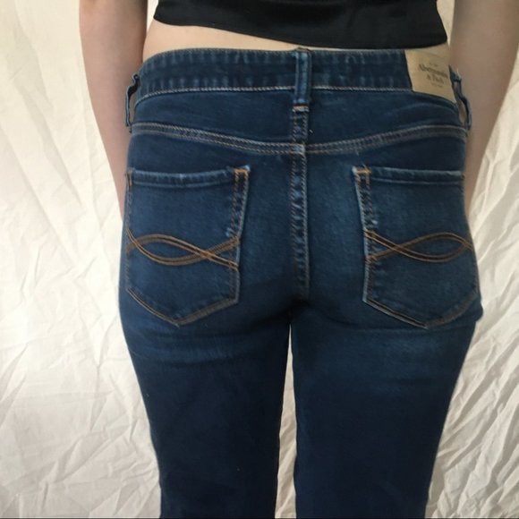 Abercrombie and Fitch Dark Wash Low Waisted Skinny Jeans Size 2 - Picture 3 of 8